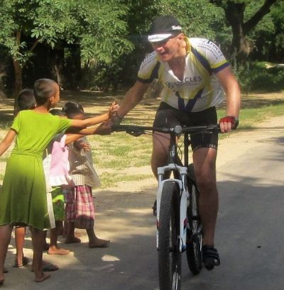Richard Kitson Cycling on the  tour with redspokes
